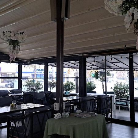 Hotel Central Слобозия Экстерьер фото
