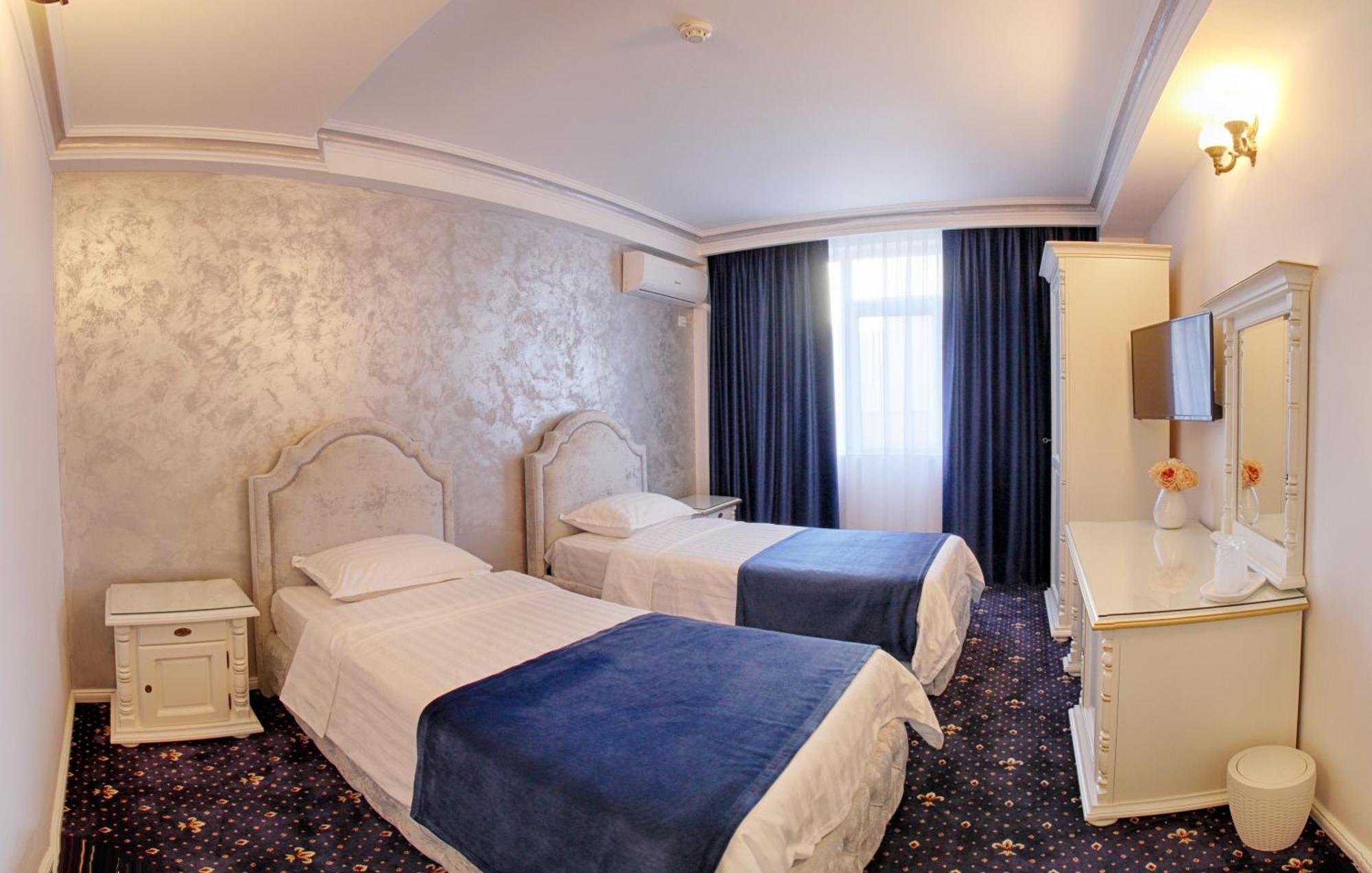 Hotel Central Слобозия Экстерьер фото
